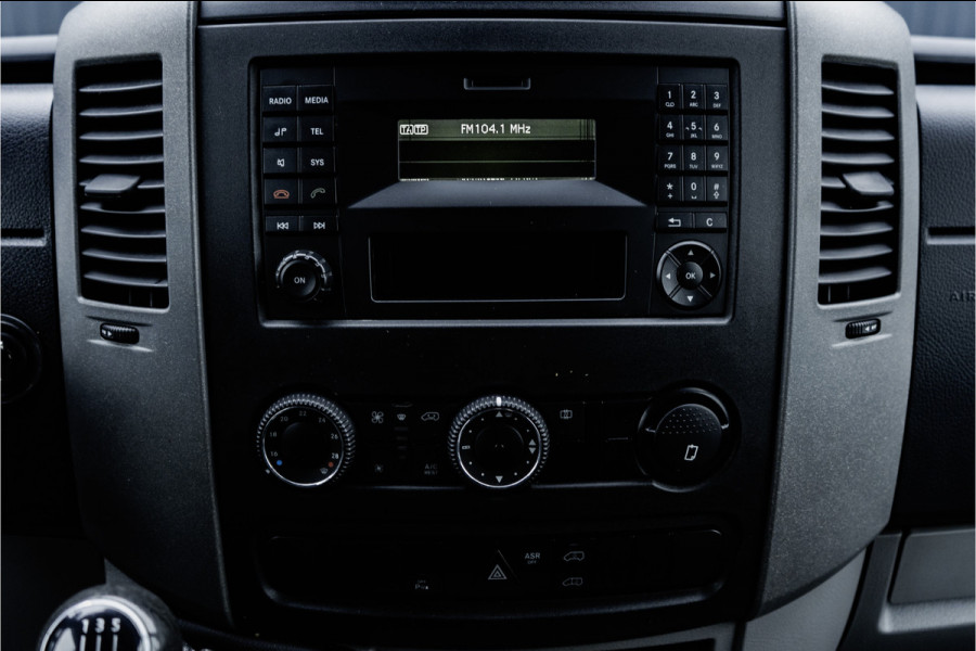 Volkswagen Crafter 35 2.0 TDI L3H2 | Airco | 140PK | Nette staat | Laadruimte gestoffeerd