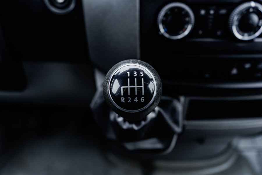 Volkswagen Crafter 35 2.0 TDI L3H2 | Airco | 140PK | Nette staat | Laadruimte gestoffeerd