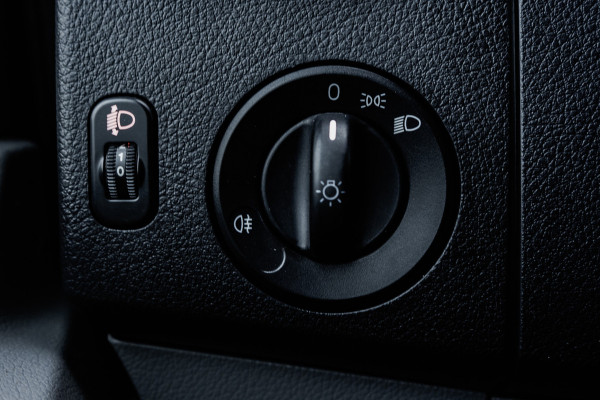 Volkswagen Crafter 35 2.0 TDI L3H2 | Airco | 140PK | Nette staat | Laadruimte gestoffeerd