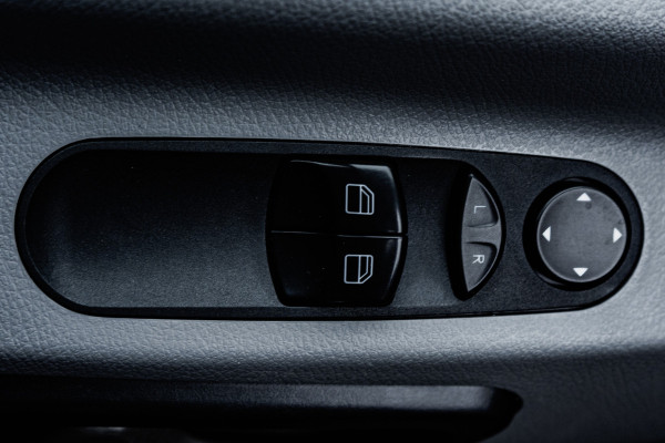 Volkswagen Crafter 35 2.0 TDI L3H2 | Airco | 140PK | Nette staat | Laadruimte gestoffeerd