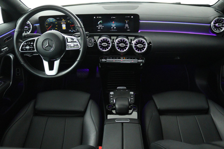 Mercedes-Benz CLA-Klasse 200 Business Solution Luxury (PANORAMADAK, SFEERVERLICHTING, CAMERA, PDC, 1e EIGENAAR, GOED ONDERHOUDEN)