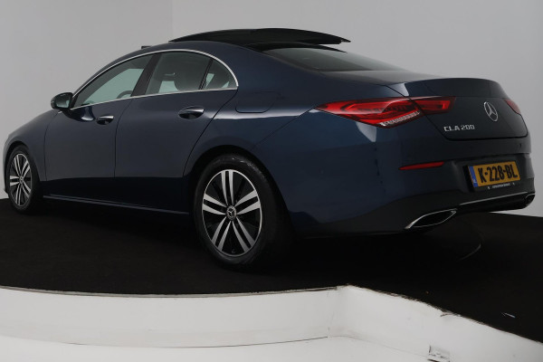 Mercedes-Benz CLA-Klasse 200 Business Solution Luxury (PANORAMADAK, SFEERVERLICHTING, CAMERA, PDC, 1e EIGENAAR, GOED ONDERHOUDEN)