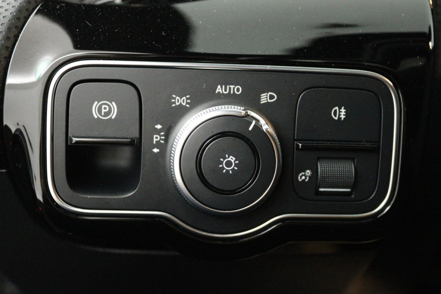 Mercedes-Benz CLA-Klasse 200 Business Solution Luxury (PANORAMADAK, SFEERVERLICHTING, CAMERA, PDC, 1e EIGENAAR, GOED ONDERHOUDEN)