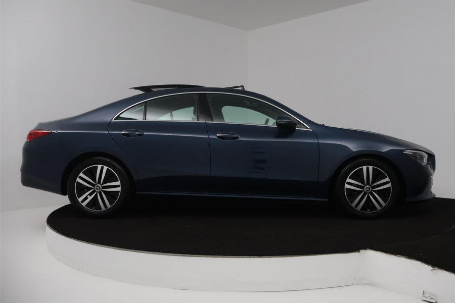 Mercedes-Benz CLA-Klasse 200 Business Solution Luxury (PANORAMADAK, SFEERVERLICHTING, CAMERA, PDC, 1e EIGENAAR, GOED ONDERHOUDEN)