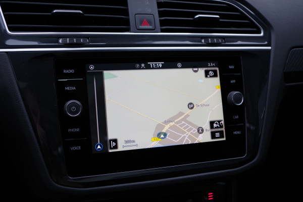 Volkswagen Tiguan 1.4 TSI eHybrid 245 PK R-Line BNS+, Panoramadak, Leder, Matrix-LED, Adap. Cruise Control