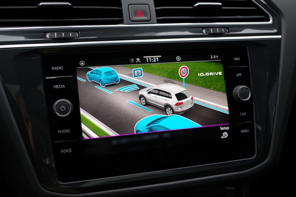 Volkswagen Tiguan 1.4 TSI eHybrid 245 PK R-Line BNS+, Panoramadak, Leder, Matrix-LED, Adap. Cruise Control