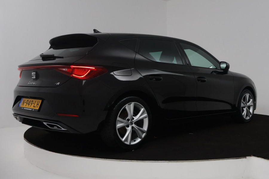 Seat Leon 1.5 eTSI FR Intense Automaat (VIRTUAL COCKPIT, SFEERVERLICHTING, ADAPTIVE CRUISE, STUUR-/STOELVERWARMING, 1e EIGENAAR)