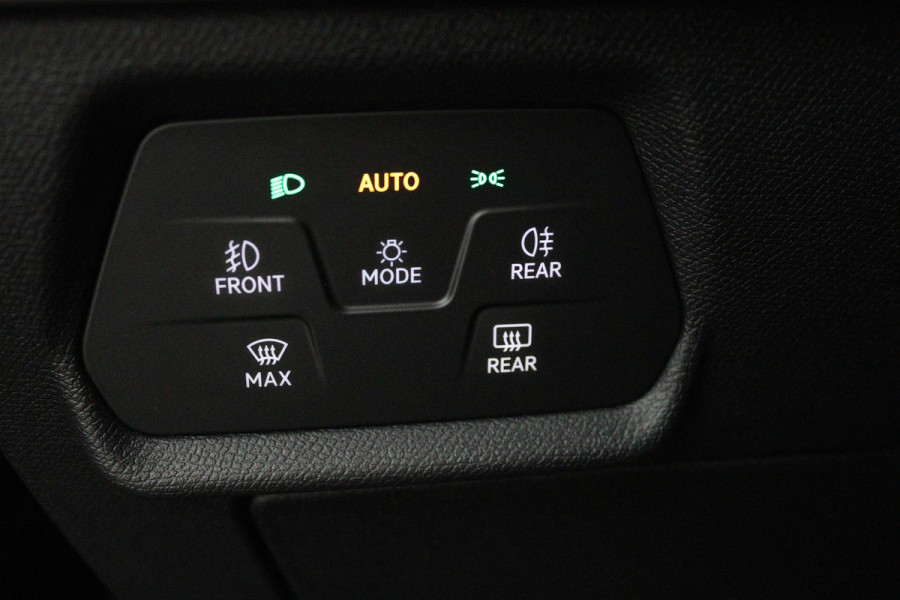 Seat Leon 1.5 eTSI FR Intense Automaat (VIRTUAL COCKPIT, SFEERVERLICHTING, ADAPTIVE CRUISE, STUUR-/STOELVERWARMING, 1e EIGENAAR)