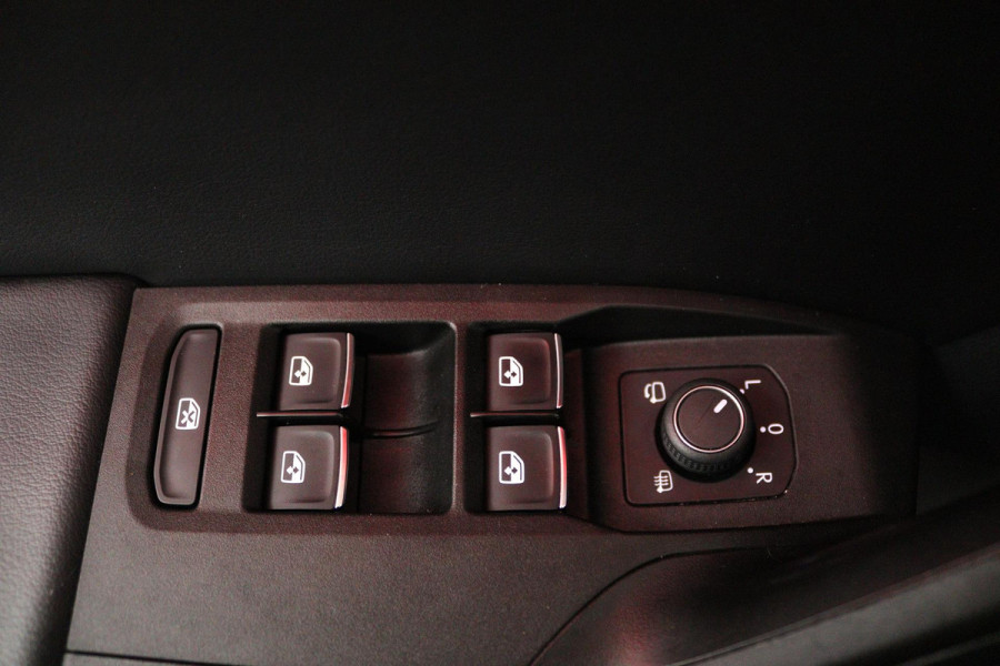 Seat Leon 1.5 eTSI FR Intense Automaat (VIRTUAL COCKPIT, SFEERVERLICHTING, ADAPTIVE CRUISE, STUUR-/STOELVERWARMING, 1e EIGENAAR)