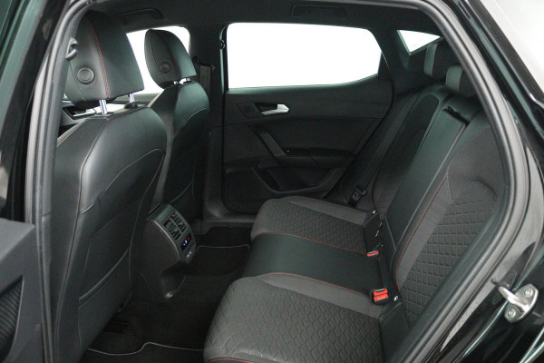 Seat Leon 1.5 eTSI FR Intense Automaat (VIRTUAL COCKPIT, SFEERVERLICHTING, ADAPTIVE CRUISE, STUUR-/STOELVERWARMING, 1e EIGENAAR)