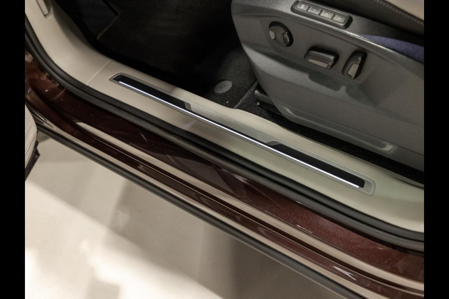 Volkswagen Tiguan 2.0 TSI 4Motion Highline / 220pk / Panoramadak / Trekhaak / Leder