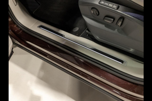 Volkswagen Tiguan 2.0 TSI 4Motion Highline / 220pk / Panoramadak / Trekhaak / Leder