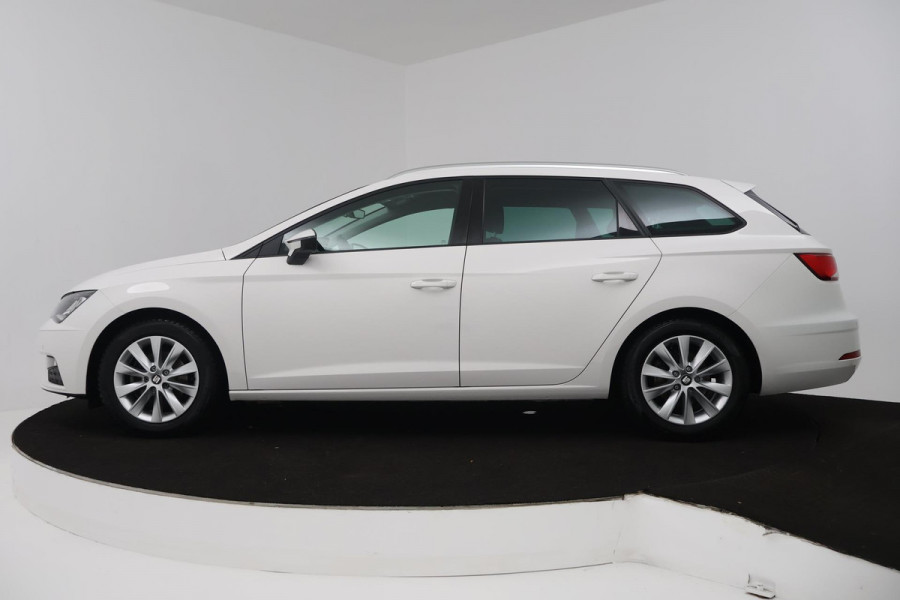 Seat Leon ST 1.0 EcoTSI Style Business Intense (CARPLAY, TREKHAAK, NAVIGATIE, PARKEERSENSOREN, 1e EIGENAAR, GOED ONDERHOUDEN)