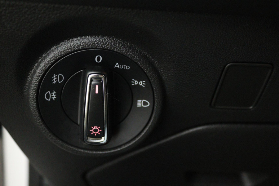 Seat Leon ST 1.0 EcoTSI Style Business Intense (CARPLAY, TREKHAAK, NAVIGATIE, PARKEERSENSOREN, 1e EIGENAAR, GOED ONDERHOUDEN)