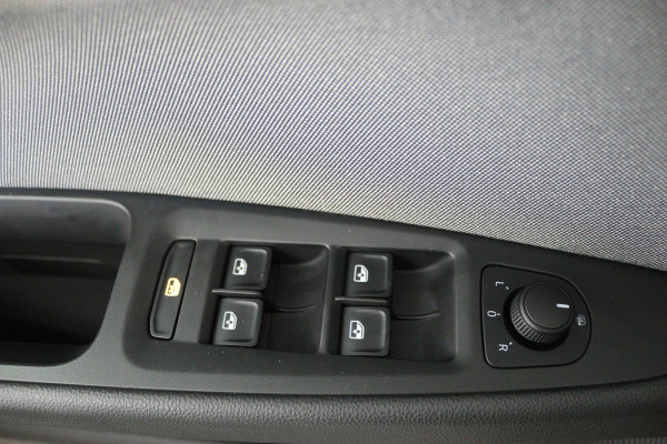 Seat Leon ST 1.0 EcoTSI Style Business Intense (CARPLAY, TREKHAAK, NAVIGATIE, PARKEERSENSOREN, 1e EIGENAAR, GOED ONDERHOUDEN)