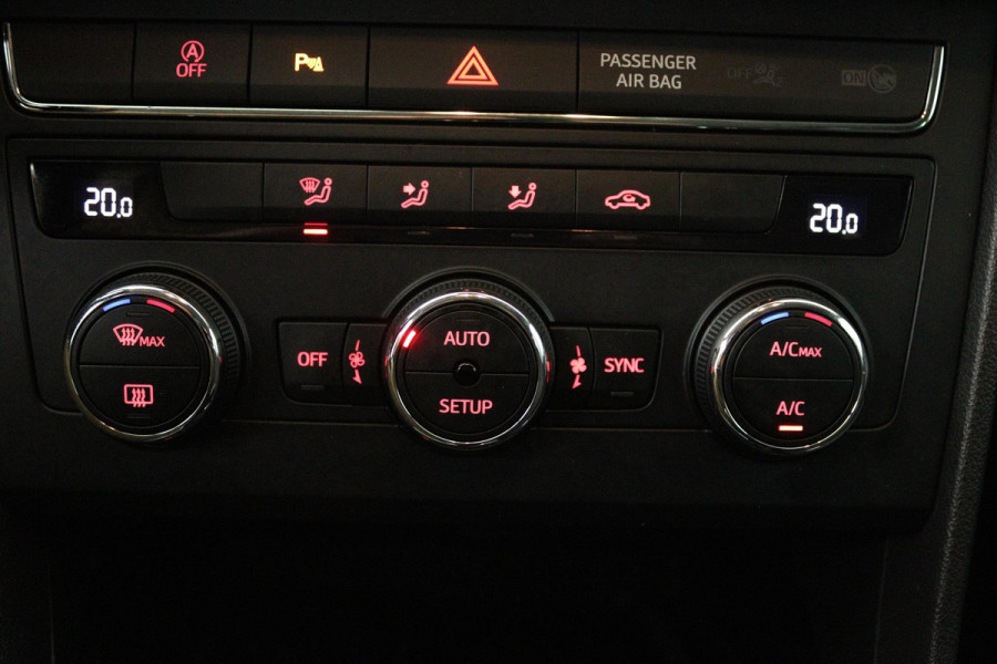 Seat Leon ST 1.0 EcoTSI Style Business Intense (CARPLAY, TREKHAAK, NAVIGATIE, PARKEERSENSOREN, 1e EIGENAAR, GOED ONDERHOUDEN)