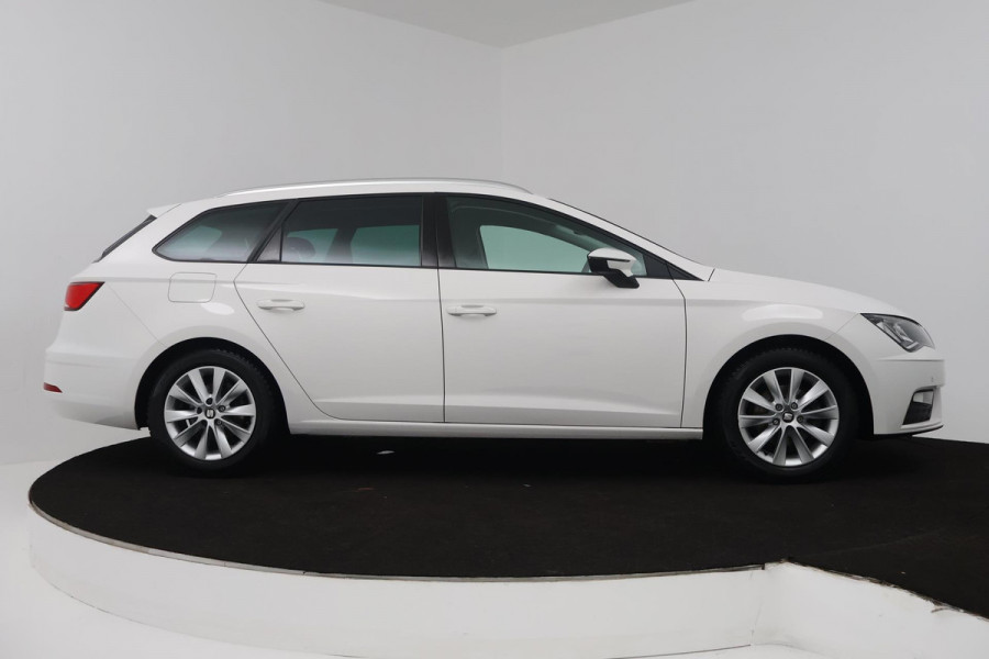 Seat Leon ST 1.0 EcoTSI Style Business Intense (CARPLAY, TREKHAAK, NAVIGATIE, PARKEERSENSOREN, 1e EIGENAAR, GOED ONDERHOUDEN)