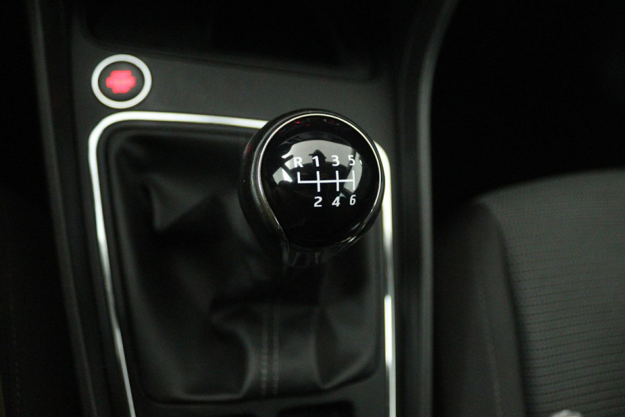 Seat Leon ST 1.0 EcoTSI Style Business Intense (CARPLAY, TREKHAAK, NAVIGATIE, PARKEERSENSOREN, 1e EIGENAAR, GOED ONDERHOUDEN)