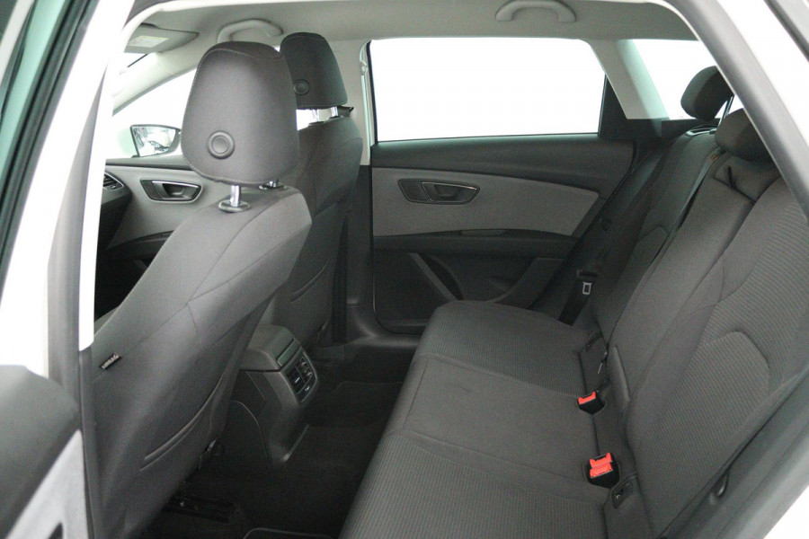 Seat Leon ST 1.0 EcoTSI Style Business Intense (CARPLAY, TREKHAAK, NAVIGATIE, PARKEERSENSOREN, 1e EIGENAAR, GOED ONDERHOUDEN)