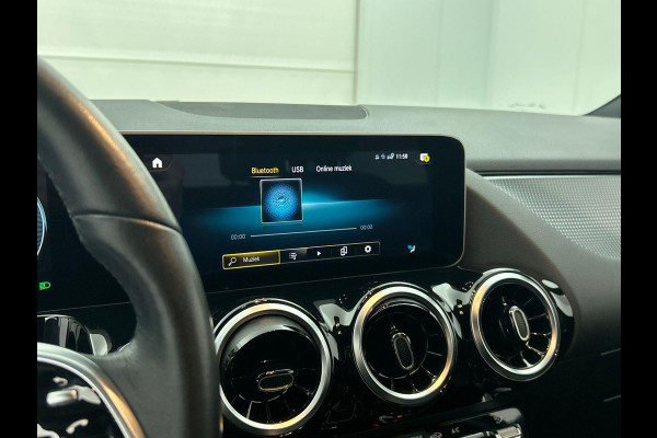 Mercedes-Benz B-Klasse 180 Premium WIDESCREEN | TREKHAAK | STOF-LEDER
