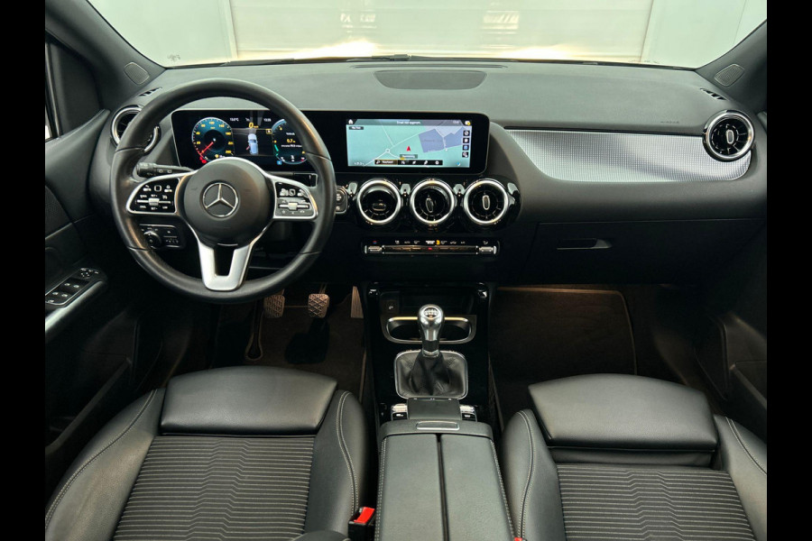 Mercedes-Benz B-Klasse 180 Premium WIDESCREEN | TREKHAAK | STOF-LEDER