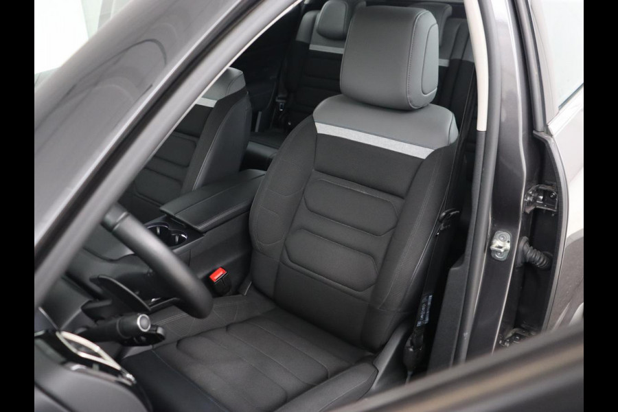 Citroën C5 Aircross 1.6 Plug-in Hybrid 225 Feel | Camera | Carplay | Half leder | Navigatie | Digital Cockpit | Bluetooth | Parkeerhulp | PHEV | Plug In