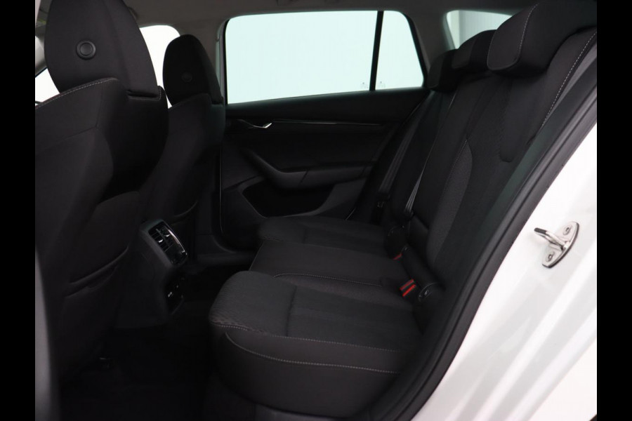 Škoda Octavia 1.4 TSI iV PHEV Business Edition | Trekhaak | Stoel & stuuverwarming | Camera | Carplay | Navigatie | Virtual Cockpit | Full LED | Achterbankverwarming | Plug In