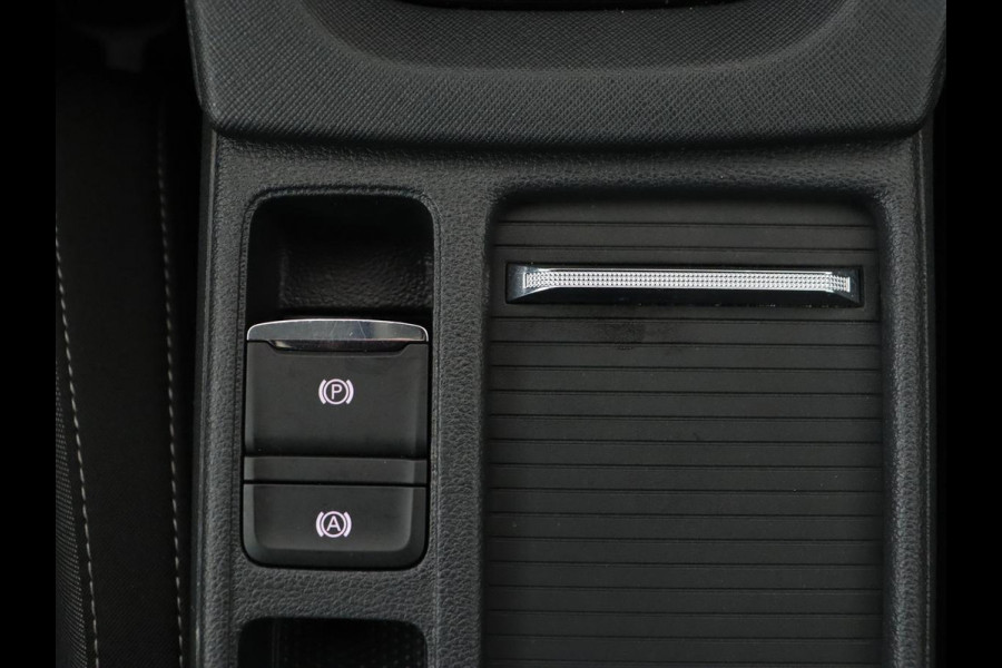 Škoda Octavia 1.4 TSI iV PHEV Business Edition | Trekhaak | Stoel & stuuverwarming | Camera | Carplay | Navigatie | Virtual Cockpit | Full LED | Achterbankverwarming | Plug In