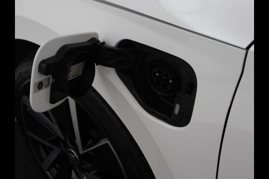 Škoda Octavia 1.4 TSI iV PHEV Business Edition | Trekhaak | Stoel & stuuverwarming | Camera | Carplay | Navigatie | Virtual Cockpit | Full LED | Achterbankverwarming | Plug In