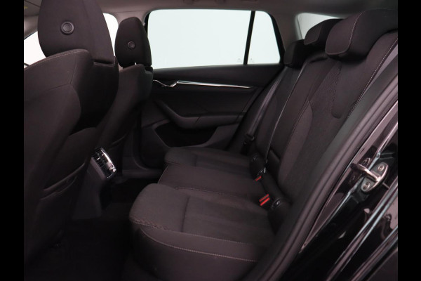 Škoda Octavia 1.0 e-TSI Business Edition Plus | Panoramadak | Adaptive cruise | Stoelverwarming | Camera | Head-Up | Carplay | Sfeerverlichting | Navigatie | Memory