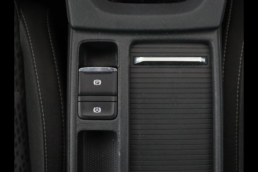 Škoda Octavia 1.0 e-TSI Business Edition Plus | Panoramadak | Adaptive cruise | Stoelverwarming | Camera | Head-Up | Carplay | Sfeerverlichting | Navigatie | Memory