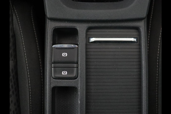 Škoda Octavia 1.0 e-TSI Business Edition Plus | Panoramadak | Adaptive cruise | Stoelverwarming | Camera | Head-Up | Carplay | Sfeerverlichting | Navigatie | Memory