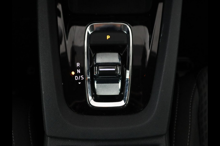 Škoda Octavia 1.0 e-TSI Business Edition Plus | Panoramadak | Adaptive cruise | Stoelverwarming | Camera | Head-Up | Carplay | Sfeerverlichting | Navigatie | Memory