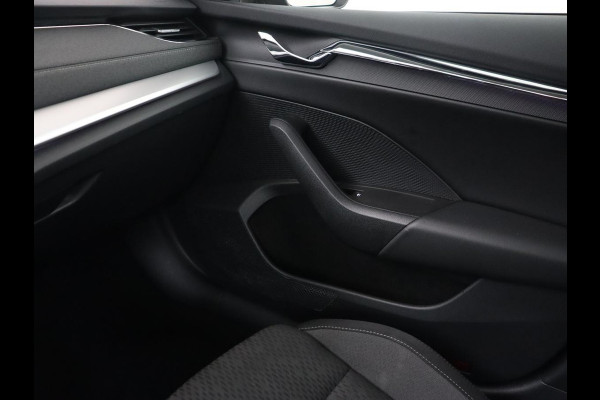 Škoda Octavia 1.0 e-TSI Business Edition Plus | Panoramadak | Adaptive cruise | Stoelverwarming | Camera | Head-Up | Carplay | Sfeerverlichting | Navigatie | Memory