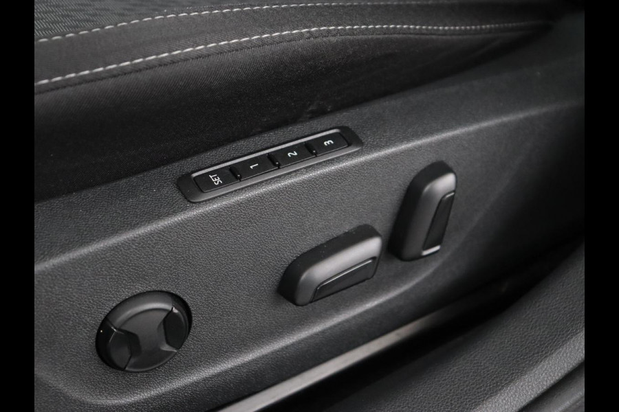 Škoda Octavia 1.0 e-TSI Business Edition Plus | Panoramadak | Adaptive cruise | Stoelverwarming | Camera | Head-Up | Carplay | Sfeerverlichting | Navigatie | Memory