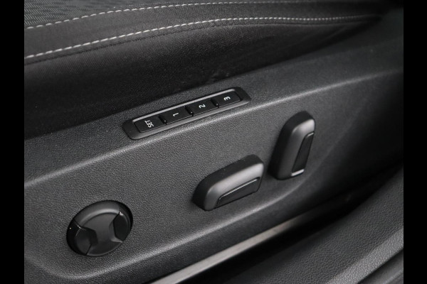 Škoda Octavia 1.0 e-TSI Business Edition Plus | Panoramadak | Adaptive cruise | Stoelverwarming | Camera | Head-Up | Carplay | Sfeerverlichting | Navigatie | Memory