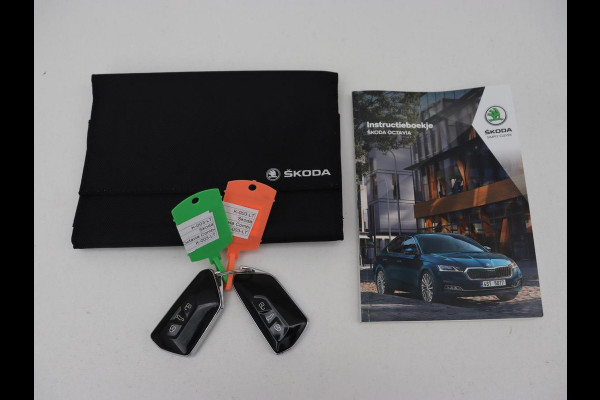 Škoda Octavia 1.0 e-TSI Business Edition Plus | Panoramadak | Adaptive cruise | Stoelverwarming | Camera | Head-Up | Carplay | Sfeerverlichting | Navigatie | Memory