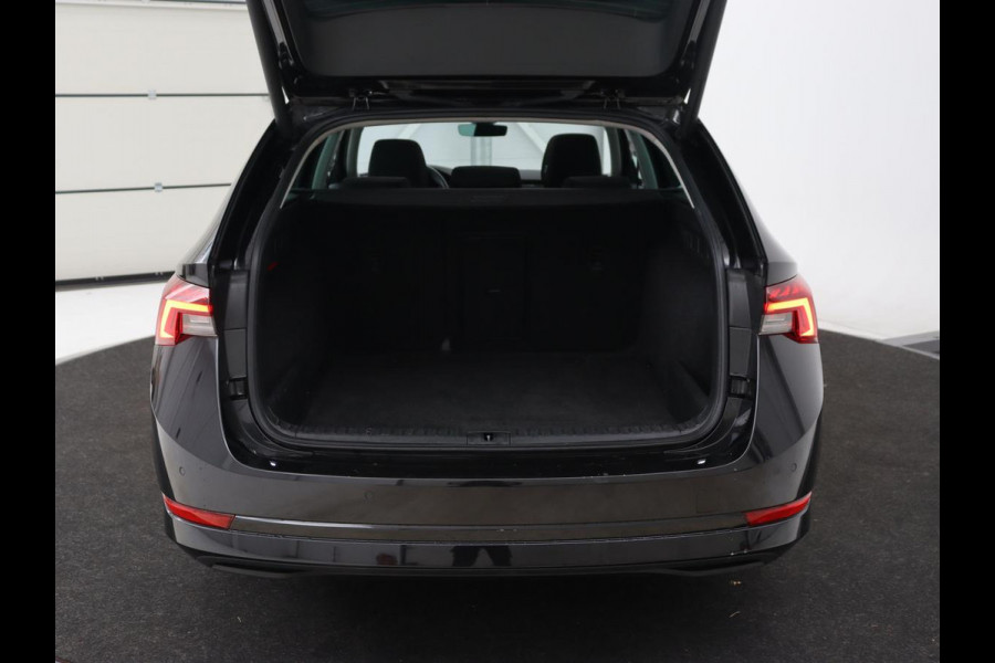 Škoda Octavia 1.0 e-TSI Business Edition Plus | Panoramadak | Adaptive cruise | Stoelverwarming | Camera | Head-Up | Carplay | Sfeerverlichting | Navigatie | Memory