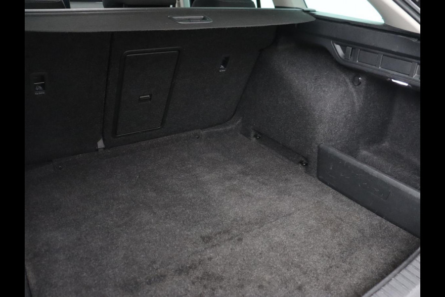 Škoda Octavia 1.0 e-TSI Business Edition Plus | Panoramadak | Adaptive cruise | Stoelverwarming | Camera | Head-Up | Carplay | Sfeerverlichting | Navigatie | Memory