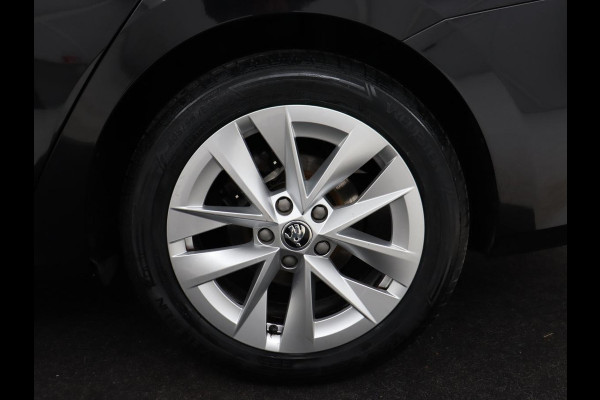 Škoda Octavia 1.0 e-TSI Business Edition Plus | Panoramadak | Adaptive cruise | Stoelverwarming | Camera | Head-Up | Carplay | Sfeerverlichting | Navigatie | Memory