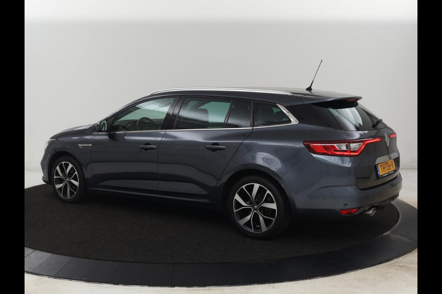 Renault Mégane 1.3 TCe Bose | Camera | Keyless | Massage | Carplay | Half leder | Navigatie | Park Assist | Trekhaak | Climate control | Dodehoek detectie