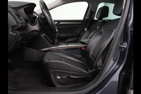 Renault Mégane 1.3 TCe Bose | Camera | Keyless | Massage | Carplay | Half leder | Navigatie | Park Assist | Trekhaak | Climate control | Dodehoek detectie