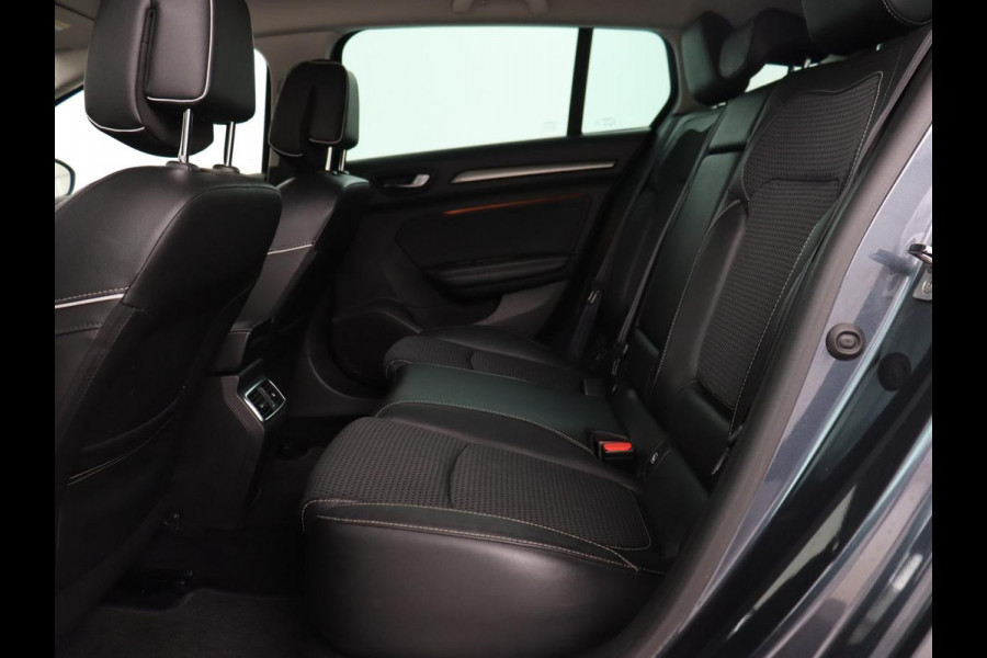 Renault Mégane 1.3 TCe Bose | Camera | Keyless | Massage | Carplay | Half leder | Navigatie | Park Assist | Trekhaak | Climate control | Dodehoek detectie
