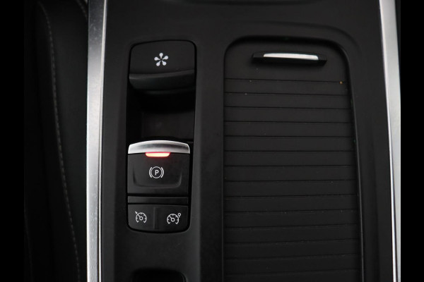 Renault Mégane 1.3 TCe Bose | Camera | Keyless | Massage | Carplay | Half leder | Navigatie | Park Assist | Trekhaak | Climate control | Dodehoek detectie