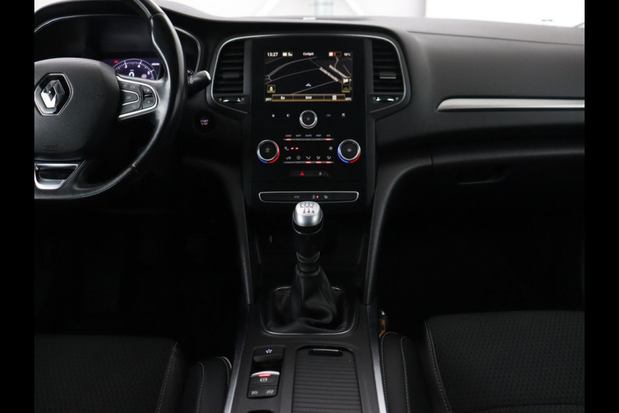 Renault Mégane 1.3 TCe Bose | Camera | Keyless | Massage | Carplay | Half leder | Navigatie | Park Assist | Trekhaak | Climate control | Dodehoek detectie