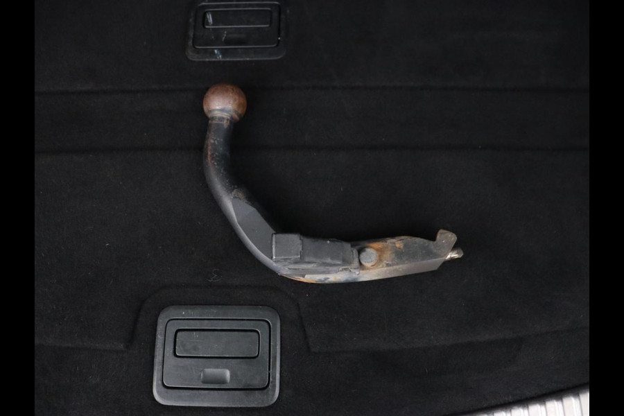 Renault Mégane 1.3 TCe Bose | Camera | Keyless | Massage | Carplay | Half leder | Navigatie | Park Assist | Trekhaak | Climate control | Dodehoek detectie