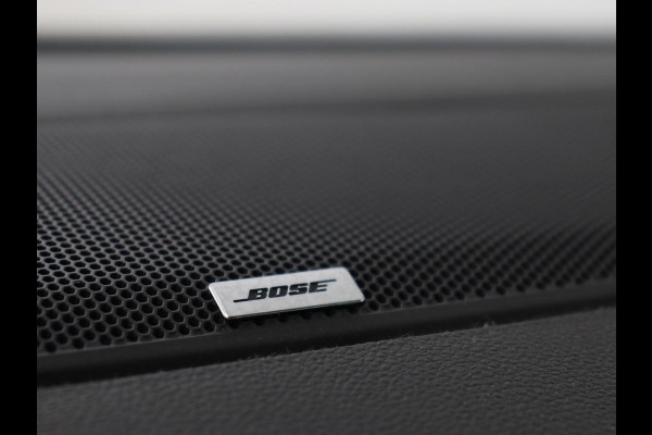 Renault Mégane 1.3 TCe Bose | Camera | Keyless | Massage | Carplay | Half leder | Navigatie | Park Assist | Trekhaak | Climate control | Dodehoek detectie