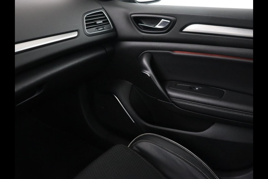 Renault Mégane 1.3 TCe Bose | Camera | Keyless | Massage | Carplay | Half leder | Navigatie | Park Assist | Trekhaak | Climate control | Dodehoek detectie
