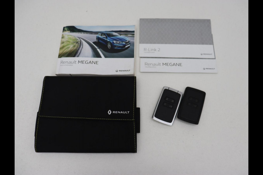 Renault Mégane 1.3 TCe Bose | Camera | Keyless | Massage | Carplay | Half leder | Navigatie | Park Assist | Trekhaak | Climate control | Dodehoek detectie