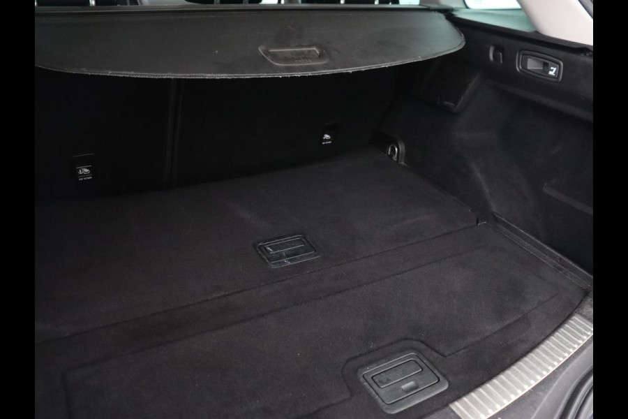 Renault Mégane 1.3 TCe Bose | Camera | Keyless | Massage | Carplay | Half leder | Navigatie | Park Assist | Trekhaak | Climate control | Dodehoek detectie